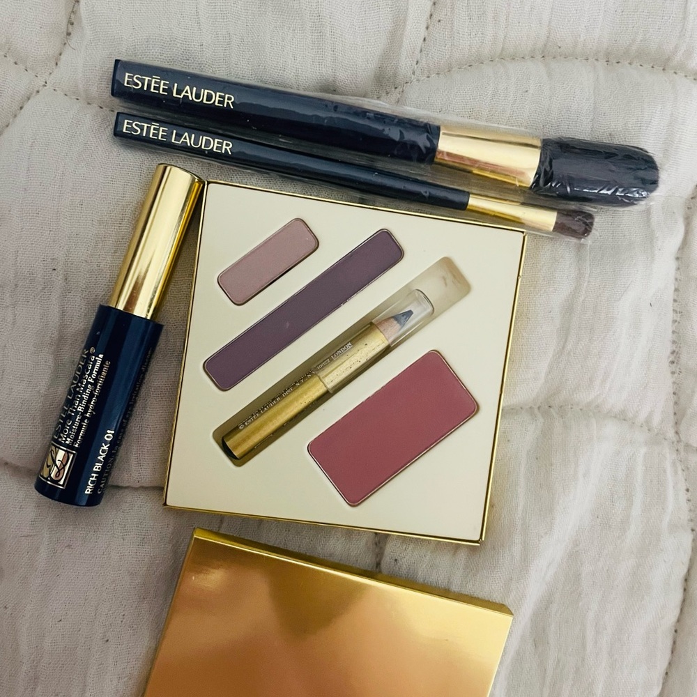 Estée Lauder two in one eyeshadow wet/dry formula sample - Picture 2 of 3